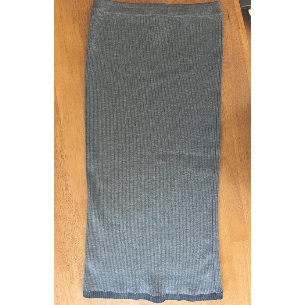 X-small gray knit tube midi skirt.